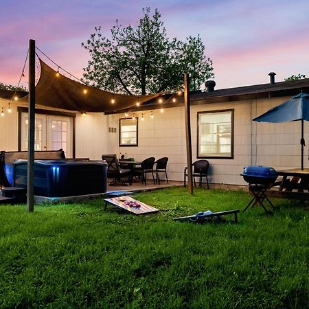 Cozy 3 Bedroom With Hot Tub 2 Min Away From Lackland Сан Антонио Екстериор снимка
