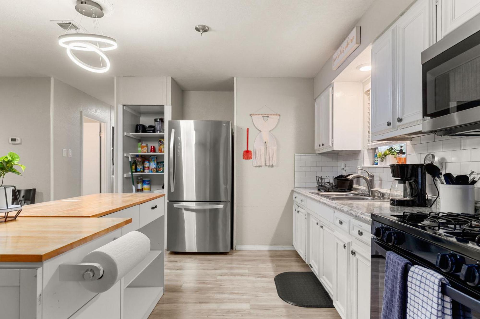 Cozy 3 Bedroom With Hot Tub 2 Min Away From Lackland Сан Антонио Екстериор снимка