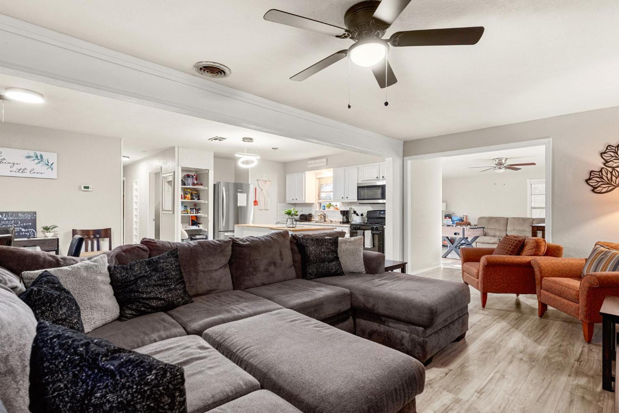 Cozy 3 Bedroom With Hot Tub 2 Min Away From Lackland Сан Антонио Екстериор снимка