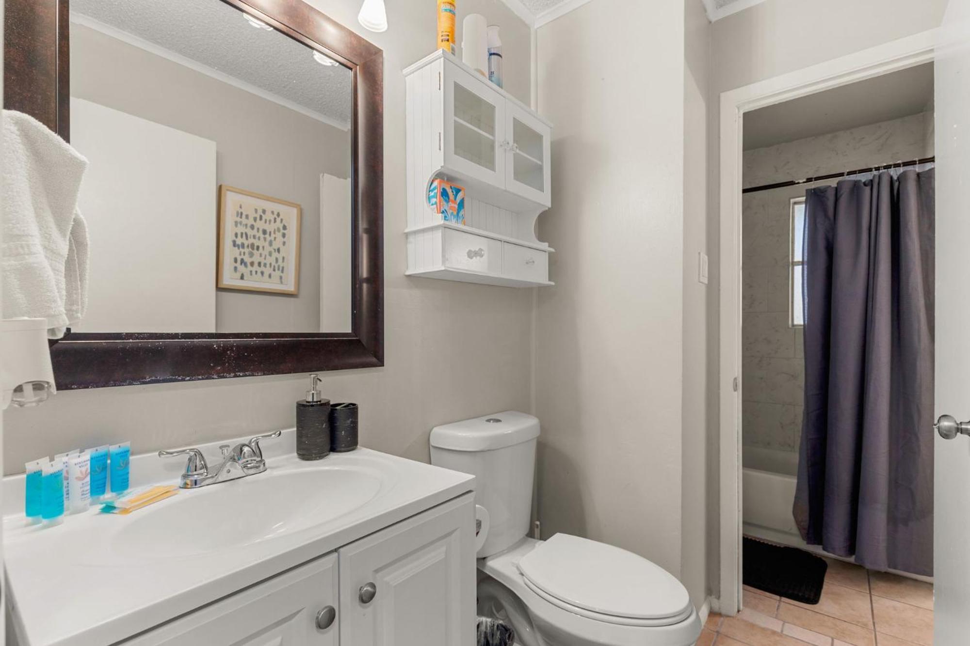 Cozy 3 Bedroom With Hot Tub 2 Min Away From Lackland Сан Антонио Екстериор снимка