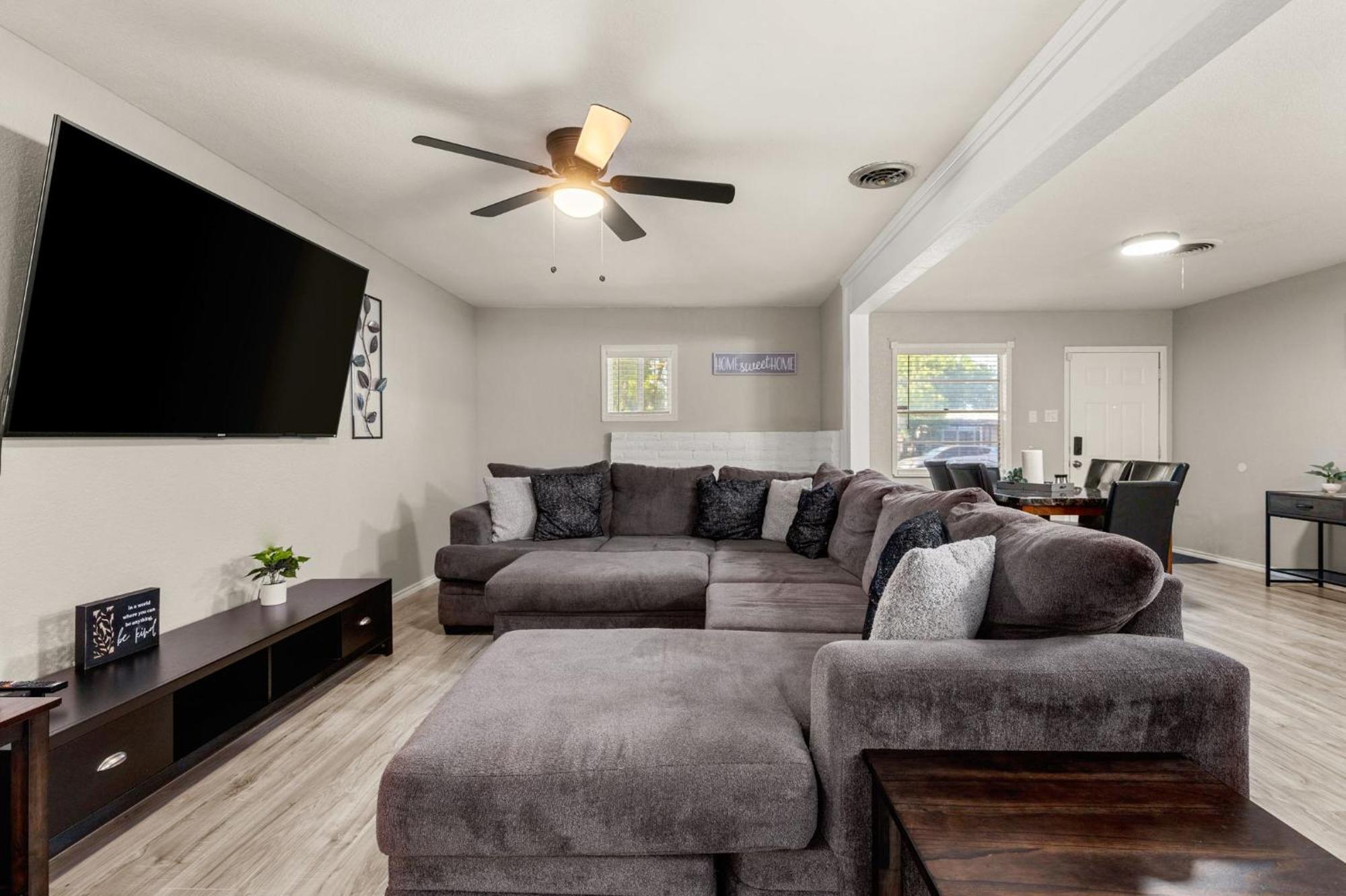 Cozy 3 Bedroom With Hot Tub 2 Min Away From Lackland Сан Антонио Екстериор снимка